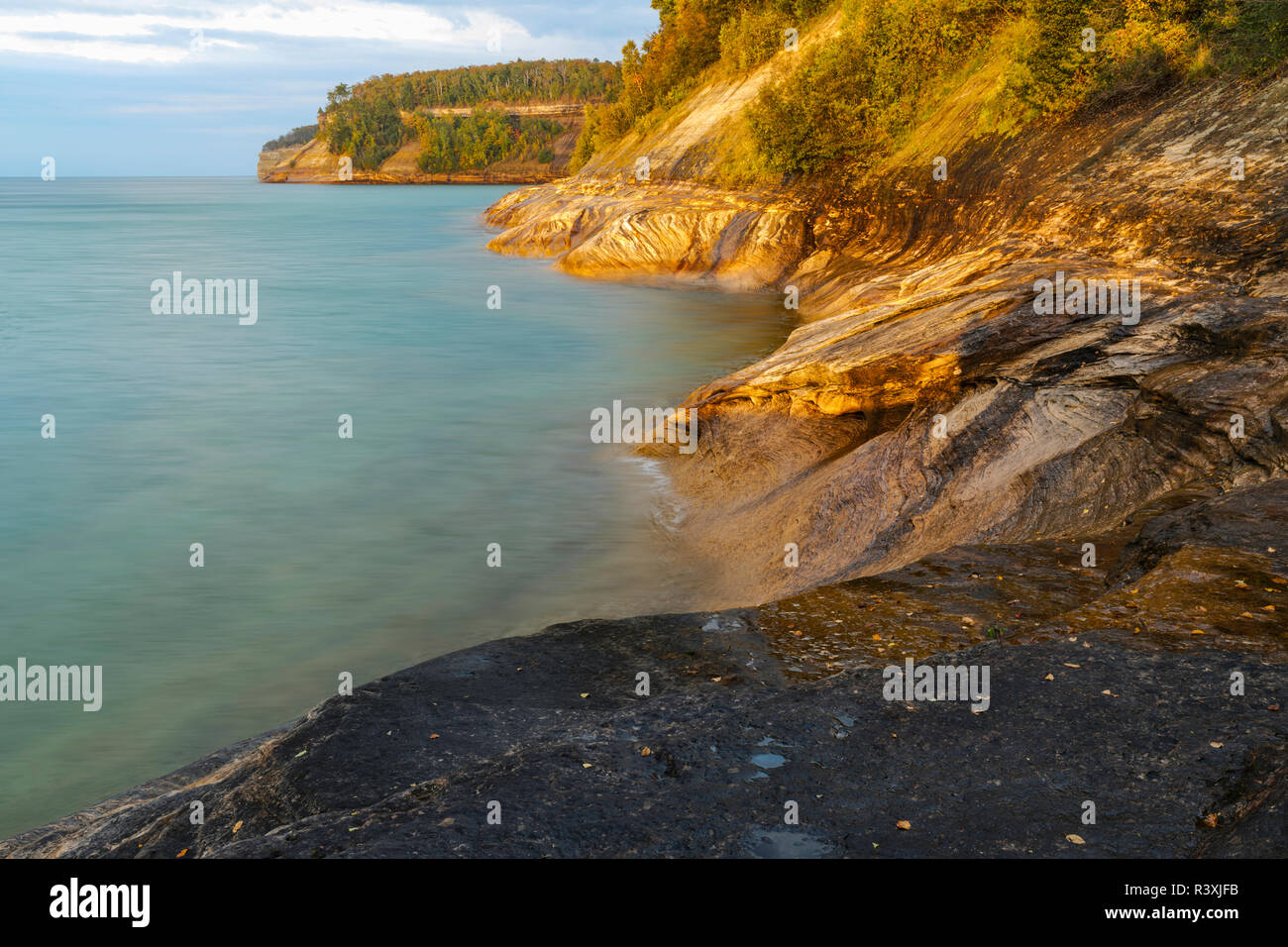 Rugged shoreline, Lake Superior, Pictured Rocks National Lakeshore, Upper Peninsula, Michigan. Stock Photo