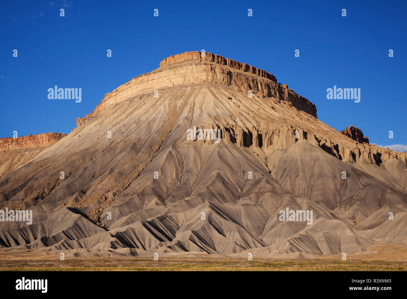 Mud hills hi-res stock photography and images - Alamy