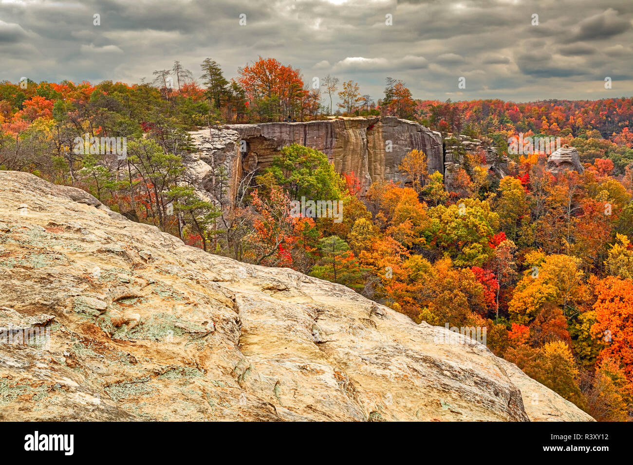 Fall colors and Haystack Rock, Red River Kentucky Stock Photo