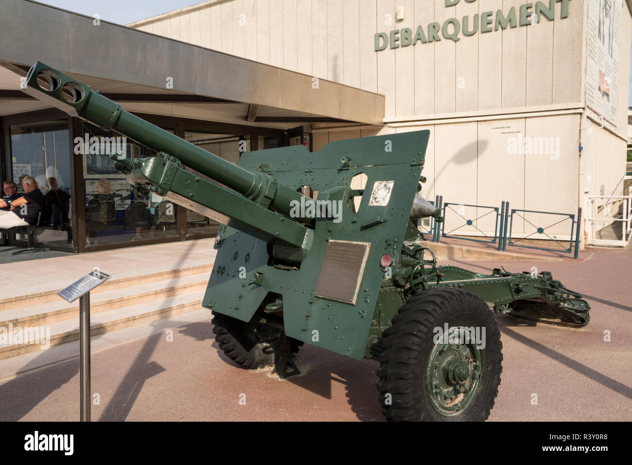 British Army medium field gun 25 lb, outside museum de debarquement, Arromanches. Stock Photo