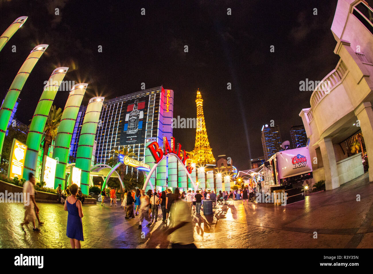 Usa Nevada Las Vegas Side Walk Street View Of Bally S And Paris Stock Photo Alamy
