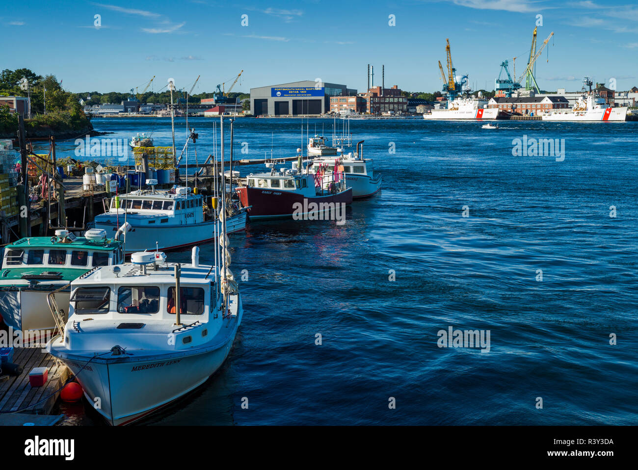 View of the portsmouth naval shipyard along the piscataqua river hires stock photography and