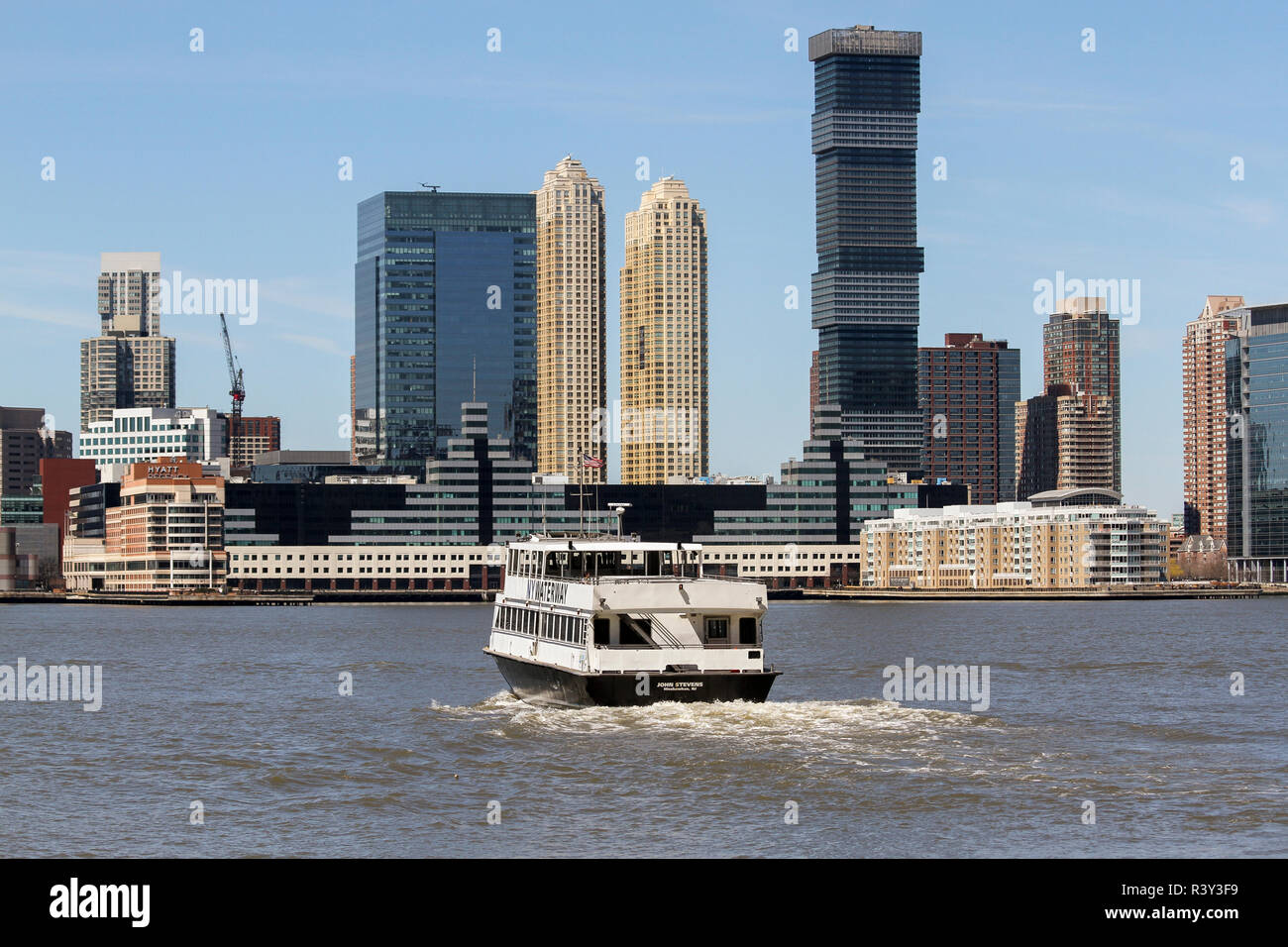 Crossing the hudson river hires stock photography and images Alamy
