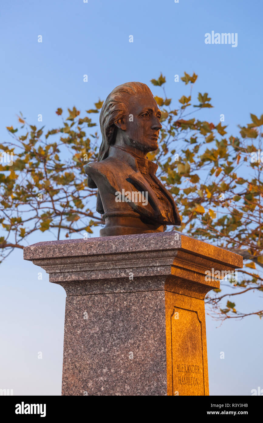USA, New Jersey, Weehawken, Alexander Hamilton statue, he died in a