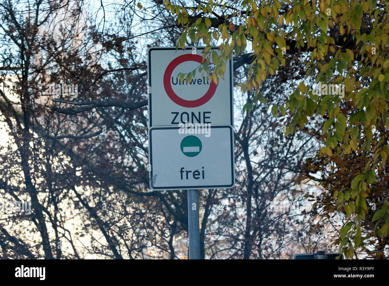 Cologne, Germany. 23rd Nov, 2018. A road sign marking the beginning of the 'environment zone' seen in Cologne.Ban on diesel vehicles with Euro 4 engines or older engines as well as for petrol engines of the classes Euro 1 and 2. It is all about the green environmental zone. It would be effective from April 2019 and September 2019 for diesel cars of class 5. Credit: Osama Faisal/SOPA Images/ZUMA Wire/Alamy Live News Stock Photo