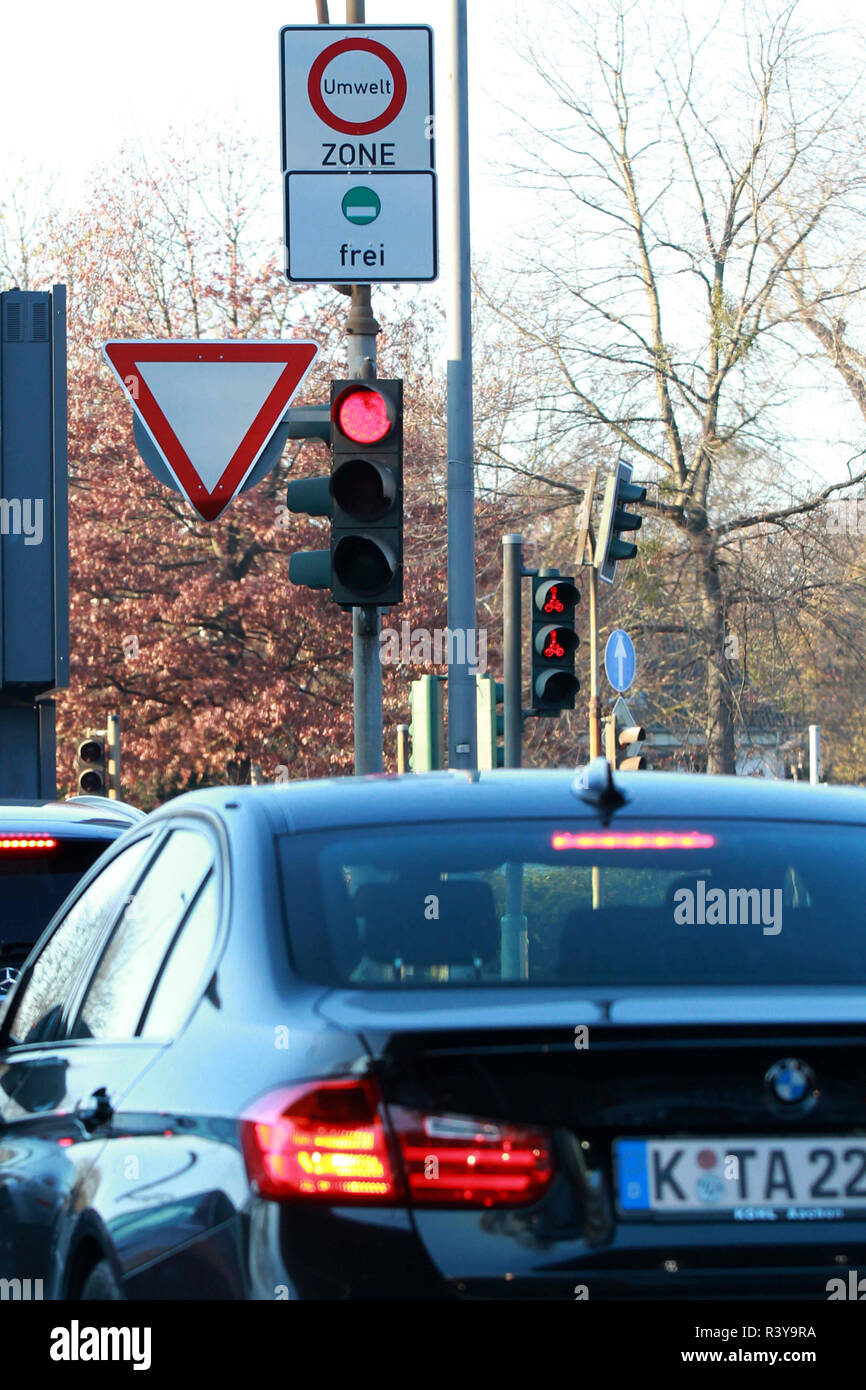 Cologne, Germany. 23rd Nov, 2018. A road sign marking the beginning of the 'environment zone' seen in Cologne.Ban on diesel vehicles with Euro 4 engines or older engines as well as for petrol engines of the classes Euro 1 and 2. It is all about the green environmental zone. It would be effective from April 2019 and September 2019 for diesel cars of class 5. Credit: Osama Faisal/SOPA Images/ZUMA Wire/Alamy Live News Stock Photo