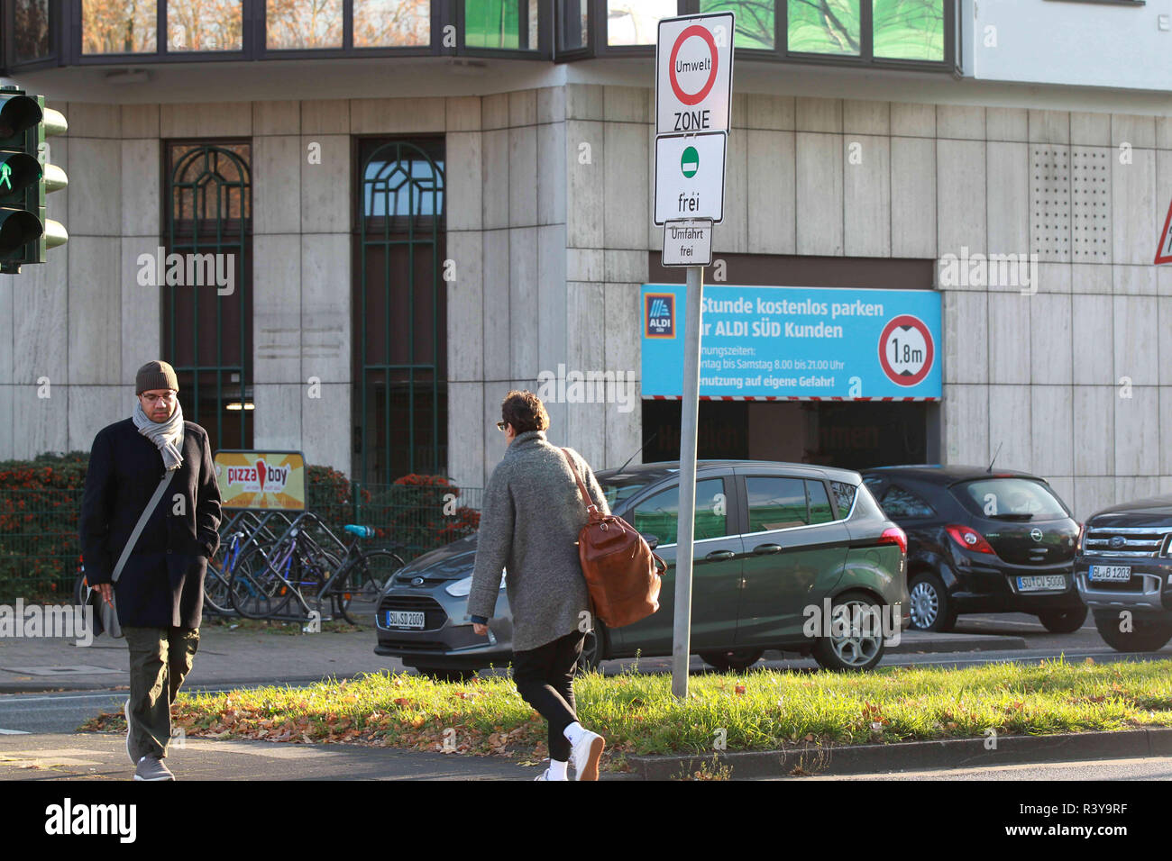 1 in 4 road sign hires stock photography and images Alamy