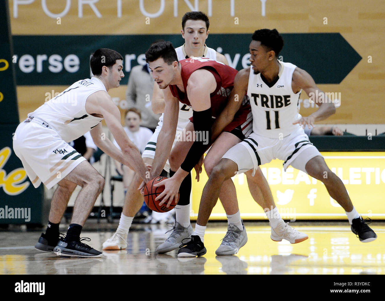 Williamsburg, VA, USA. 24th Nov, 2018. 20181124 - St. Joseph's forward TAYLOR FUNK (33), center, battles to control the ball against the tight defense of William and Mary guard THORNTON SCOTT (1), left, William and Mary forward JUSTIN PIERCE (23), back, and William and Mary guard L.J. OWENS (11) in the first half at Kaplan Arena in Williamsburg, Va. Credit: Chuck Myers/ZUMA Wire/Alamy Live News Stock Photo