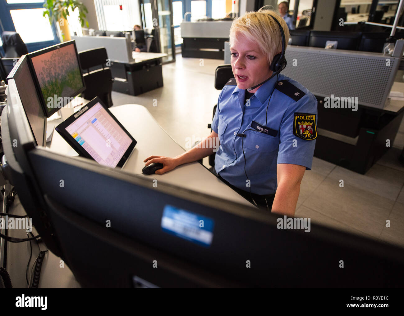 Mainz, Germany. 17th Oct, 2018. Anna Weber, police commissioner and radio  announcer, sits in the command centre at her workplace and answers an  emergency call. The command and control centre in the