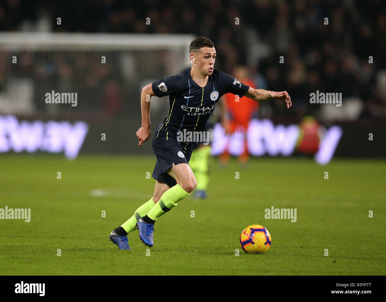 London Stadium, London, UK. 24th Nov, 2018. EPL Premier League football, West Ham United versus Manchester City; Phil Foden of Manchester City comes forward on the ball Credit: Action Plus Sports/Alamy Live News Stock Photo