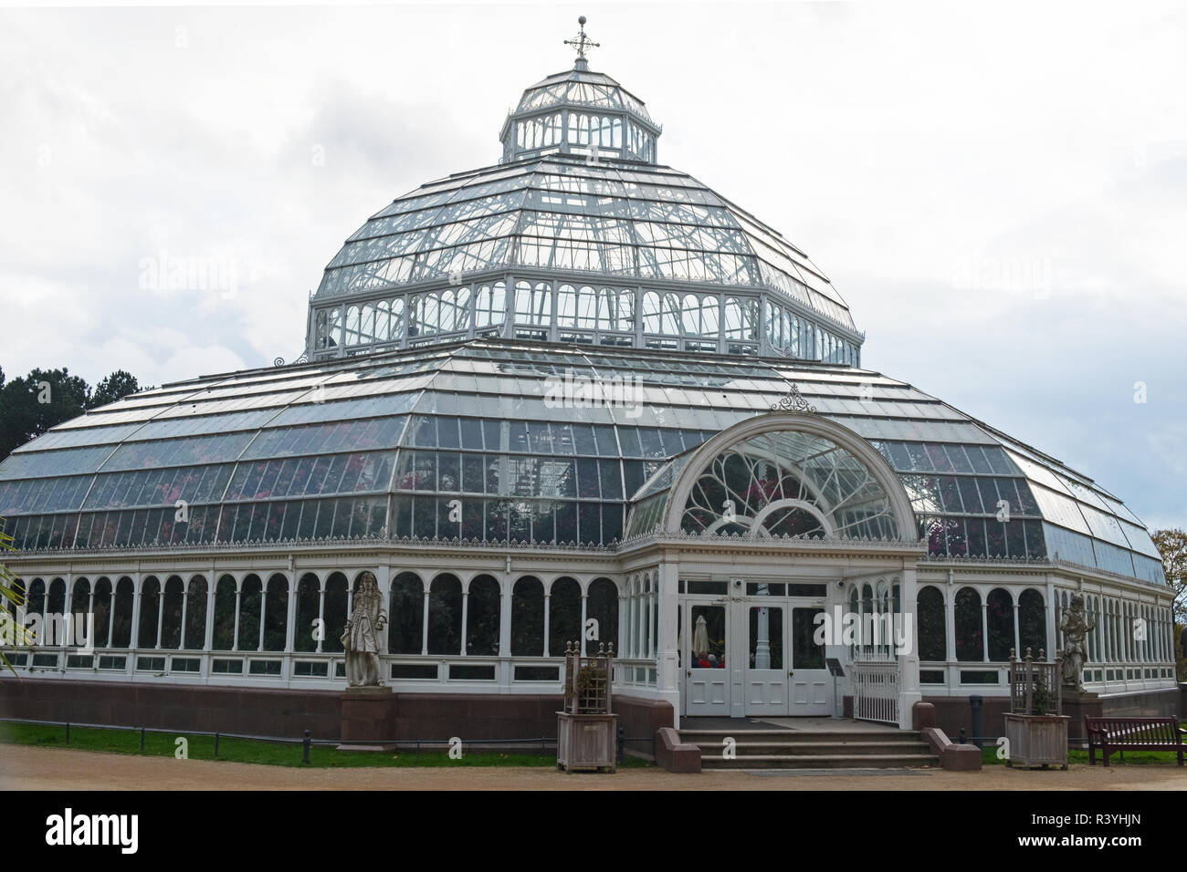 LIVERPOOL, ENGLAND - NOVEMBER 6, 2018: The Victorian Palm House at Sefton Park in the south of the city now used for hosting social events Stock Photo