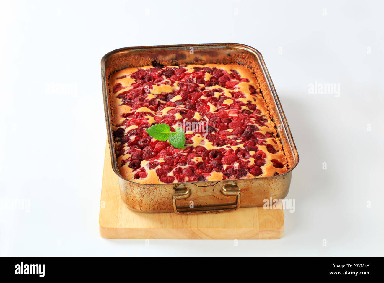 raspberry sponge cake Stock Photo - Alamy