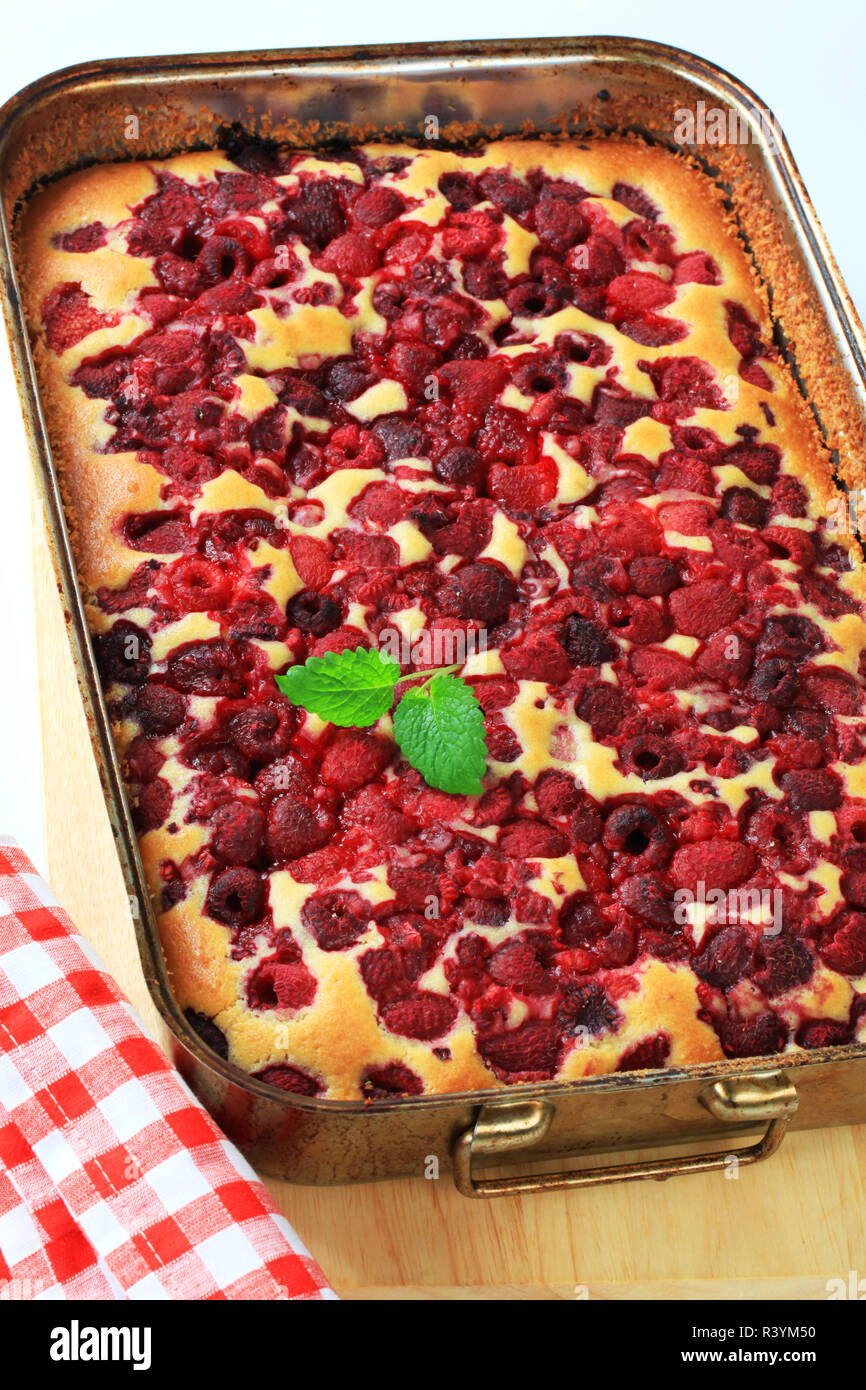 raspberry sponge cake Stock Photo - Alamy