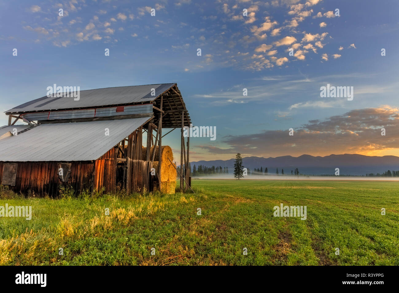 Montana hay barn hi-res stock photography and images - Alamy