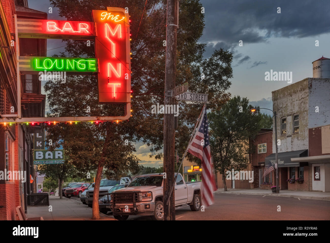Neon sign of the Mint Bar in downtown Chinook, Montana, USA Stock Photo Alamy