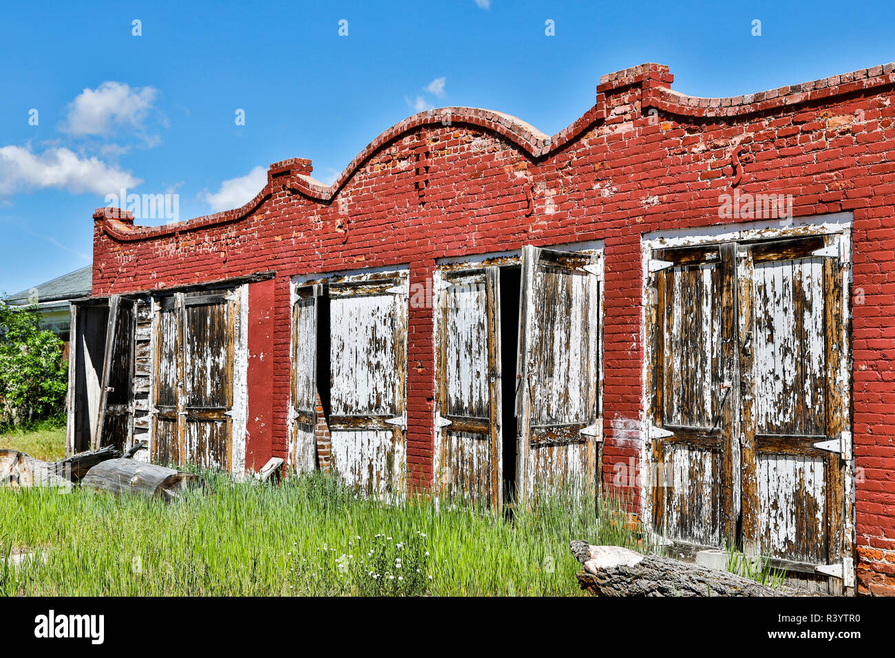 USA, Montana. Twin Bridges, Abandoned Building Stock Photo