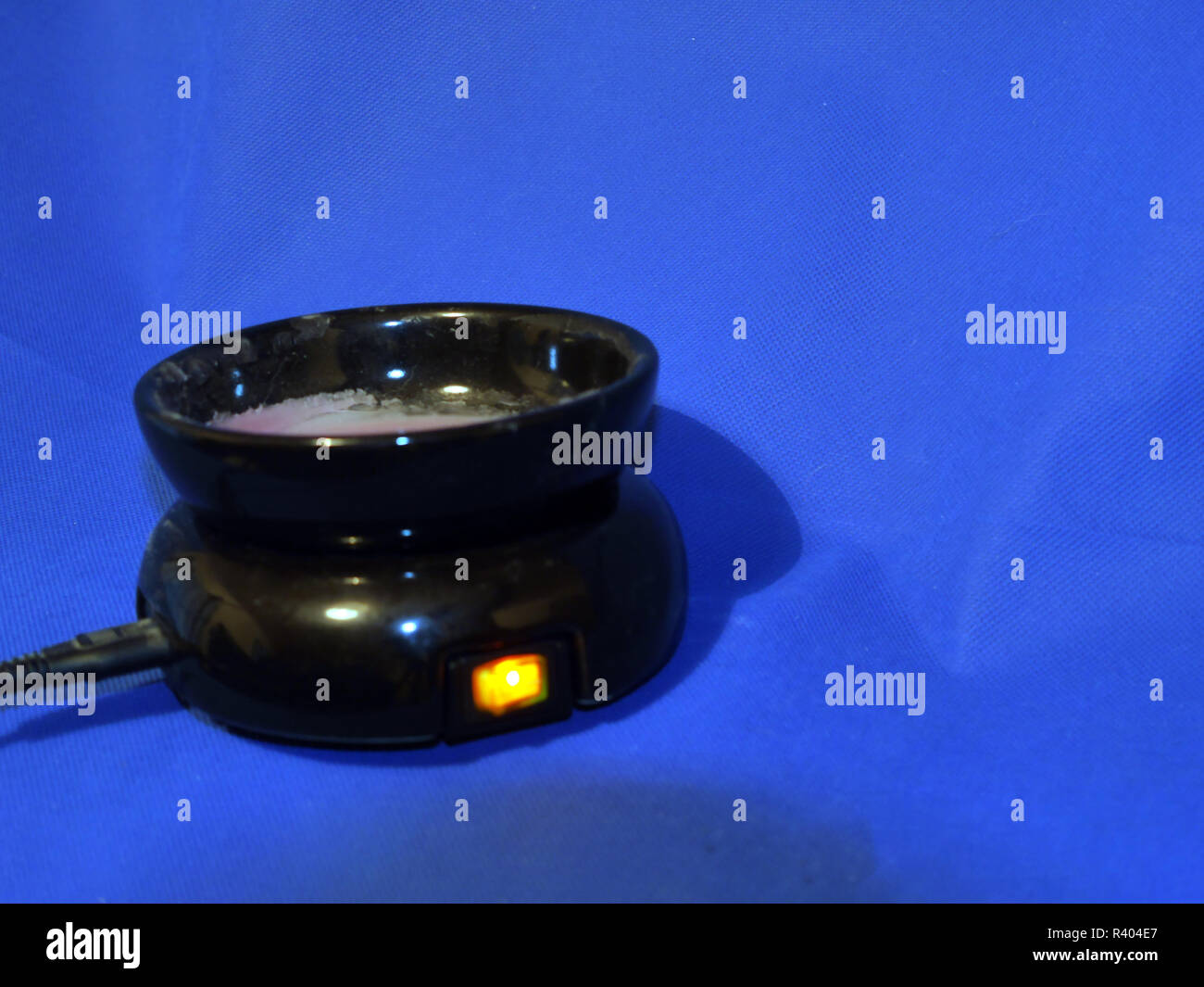 Wax Heater that melts wax solid refills to produce a pleasant smell to scent your rooms Stock