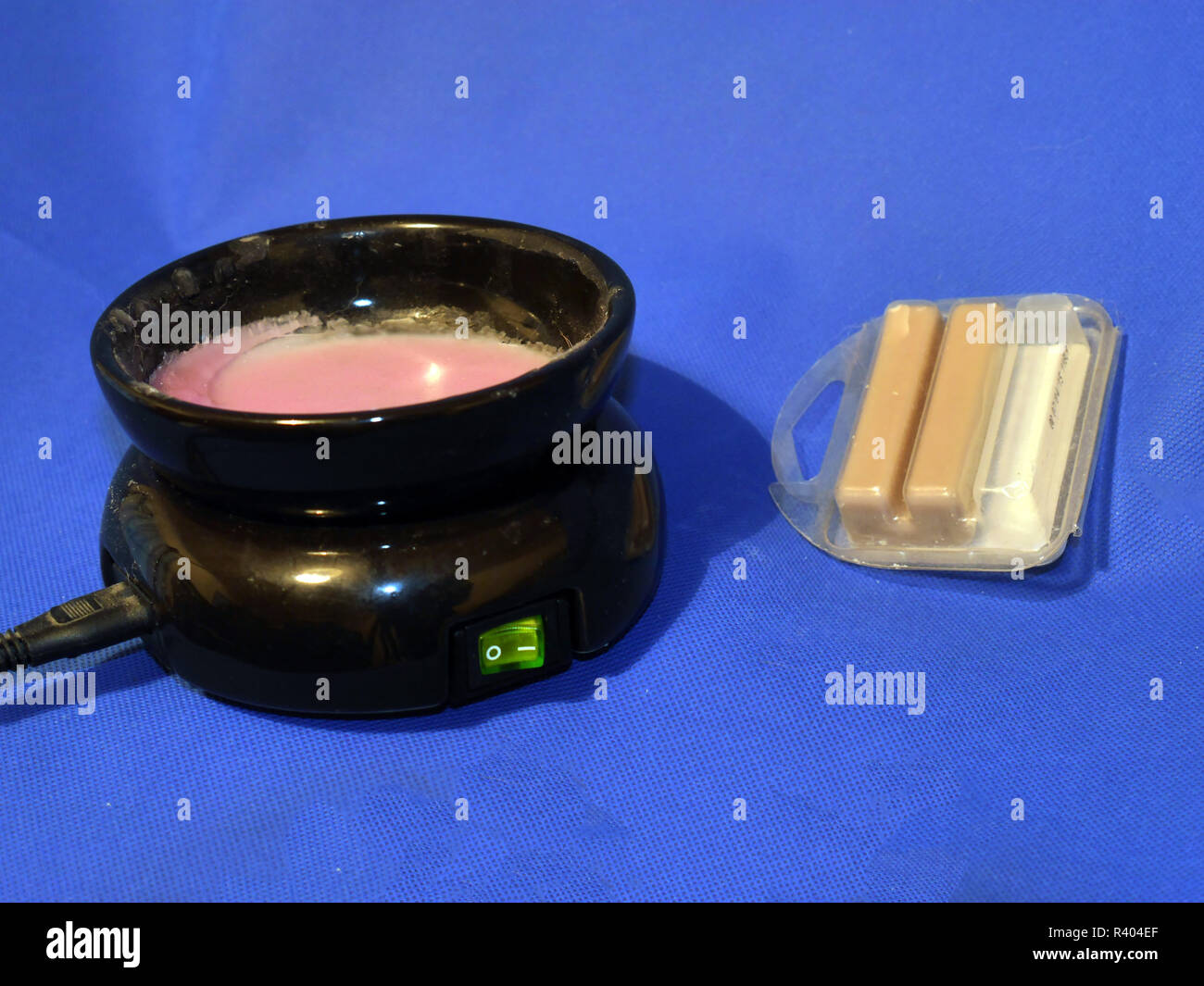 Wax Heater that melts wax solid refills to produce a pleasant smell to scent your rooms Stock