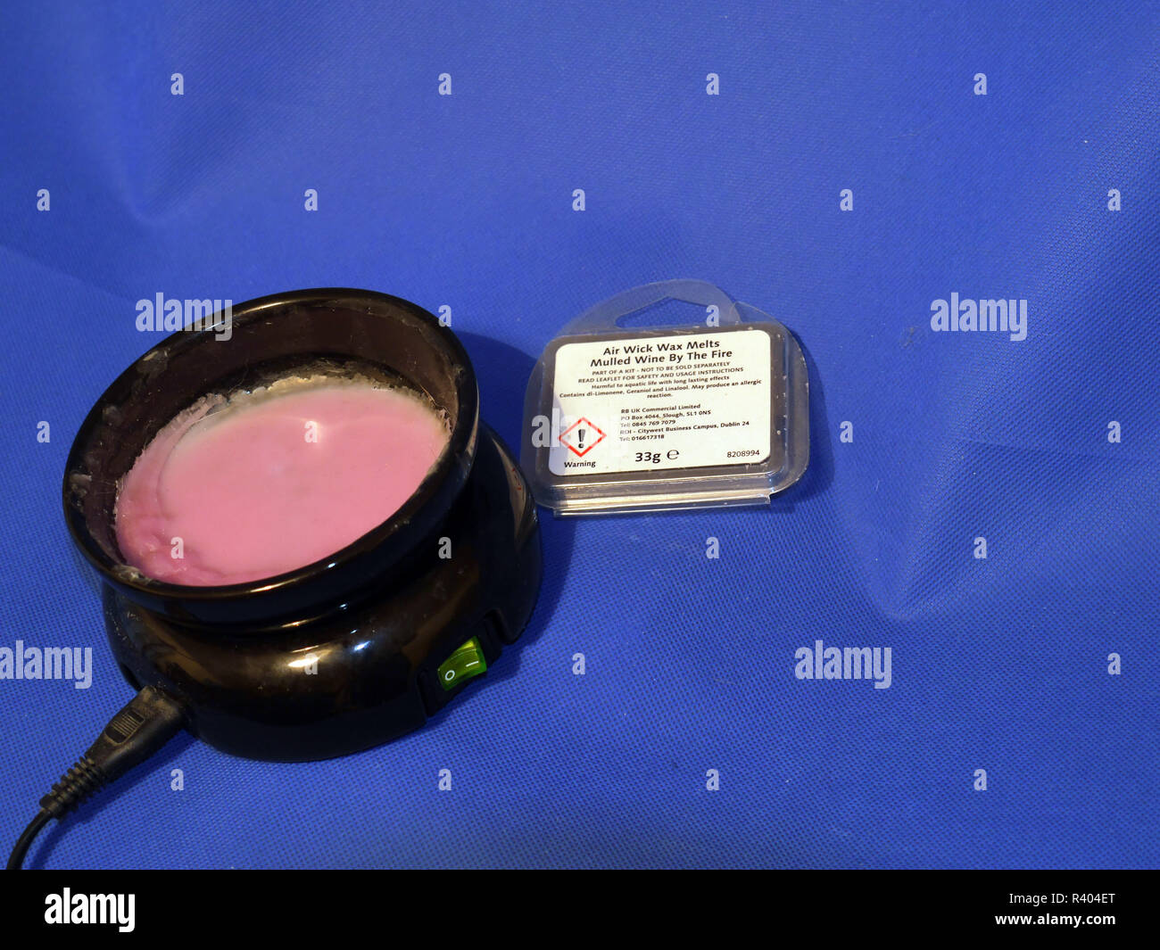 Wax Heater that melts wax solid refills to produce a pleasant smell to scent your rooms Stock