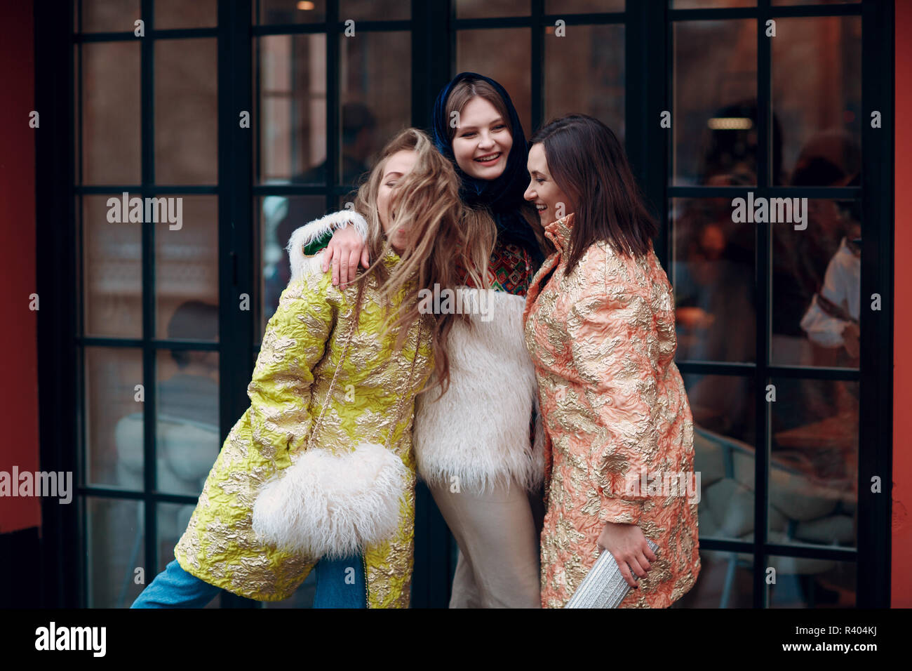 Three young women laughing smiling hi-res stock photography and images ...