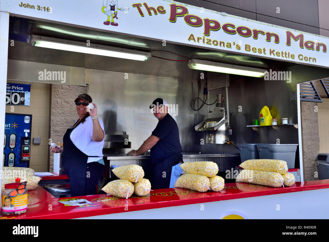 Vendor popcorn hires stock photography and images Alamy