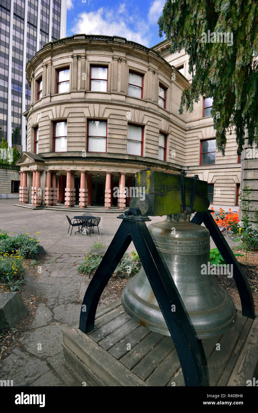 USA, Oregon, Portland. Portland City Hall and replica of The Liberty Bell. Credit as: Steve Terrill / Jaynes Gallery / DanitaDelimont.com Stock Photo