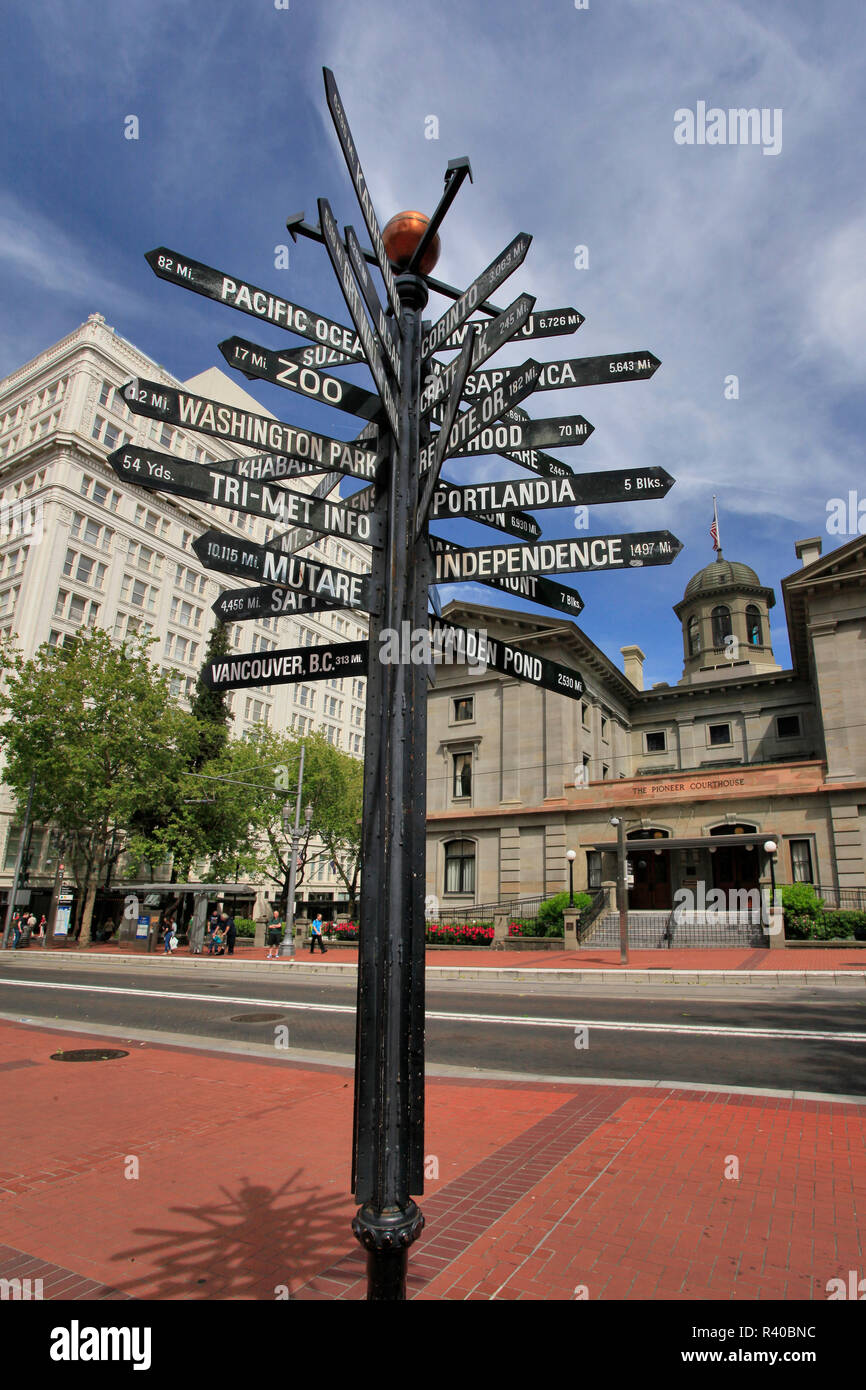 USA, Oregon, Portland. Pioneer Courthouse and Pioneer Square with direction signpost. Credit as: Steve Terrill / Jaynes Gallery / DanitaDelimont.com Stock Photo