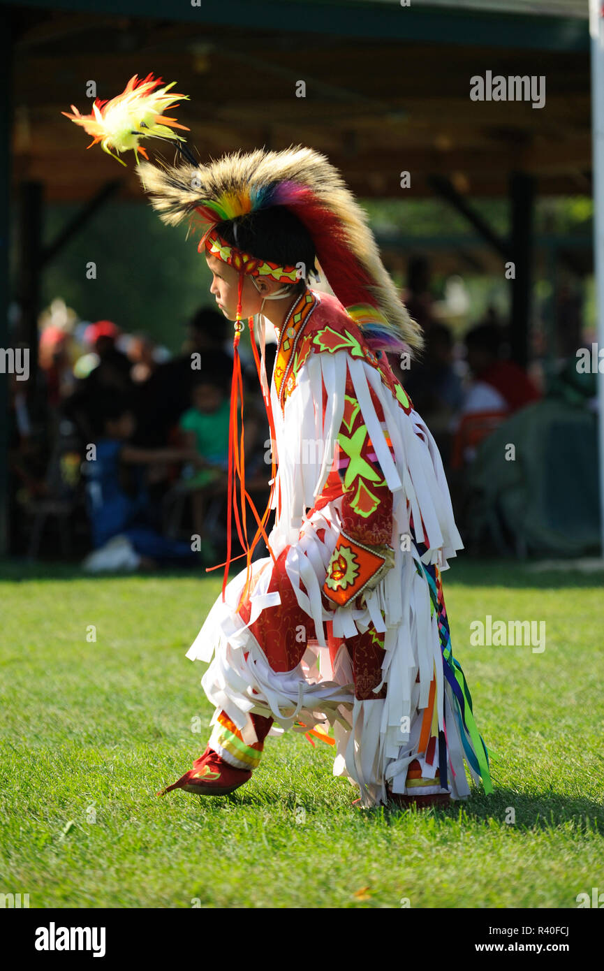 Ojibwe Powwow dancer at Inger, Minneapolis (Editorial Use Only Stock ...