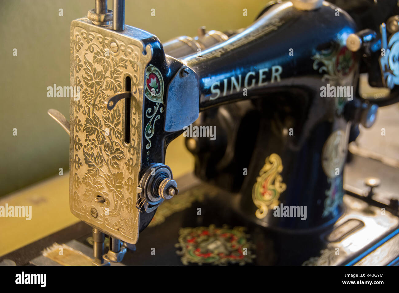 New York, Chippewa Bay, Hammond, Dark Island. Singer Castle, detail of vintage Singer sewing machine. (PR) Stock Photo