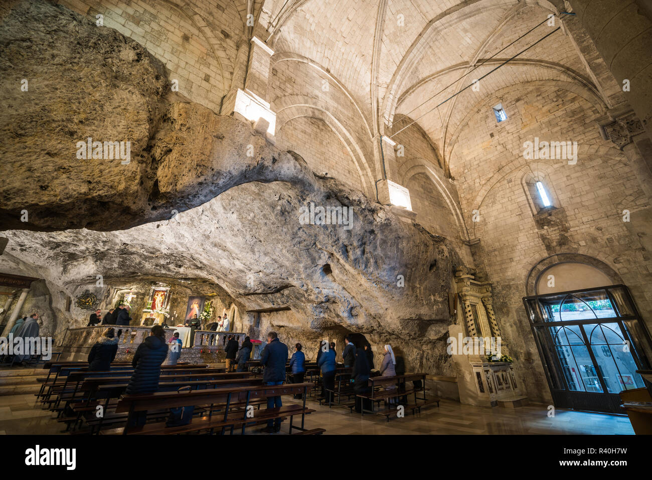 Immagini Santuario San Michele Arcangelo / Archangel Santuario San Michele Arcangelo Stock Photos And Images Agefotostock / Come potete immaginare, dietro questi numeri c'è un grande sforzo.