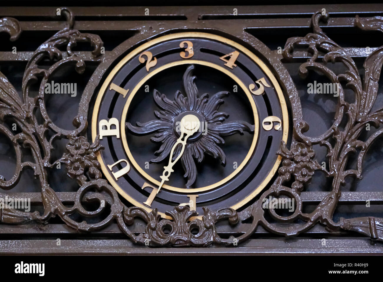 Elevator dial hi-res stock photography and images - Alamy