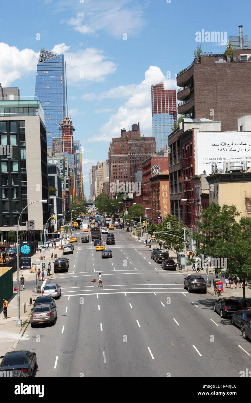 Street view at the Chelsea Market seen from the Hi-Line. Manhattan. New ...