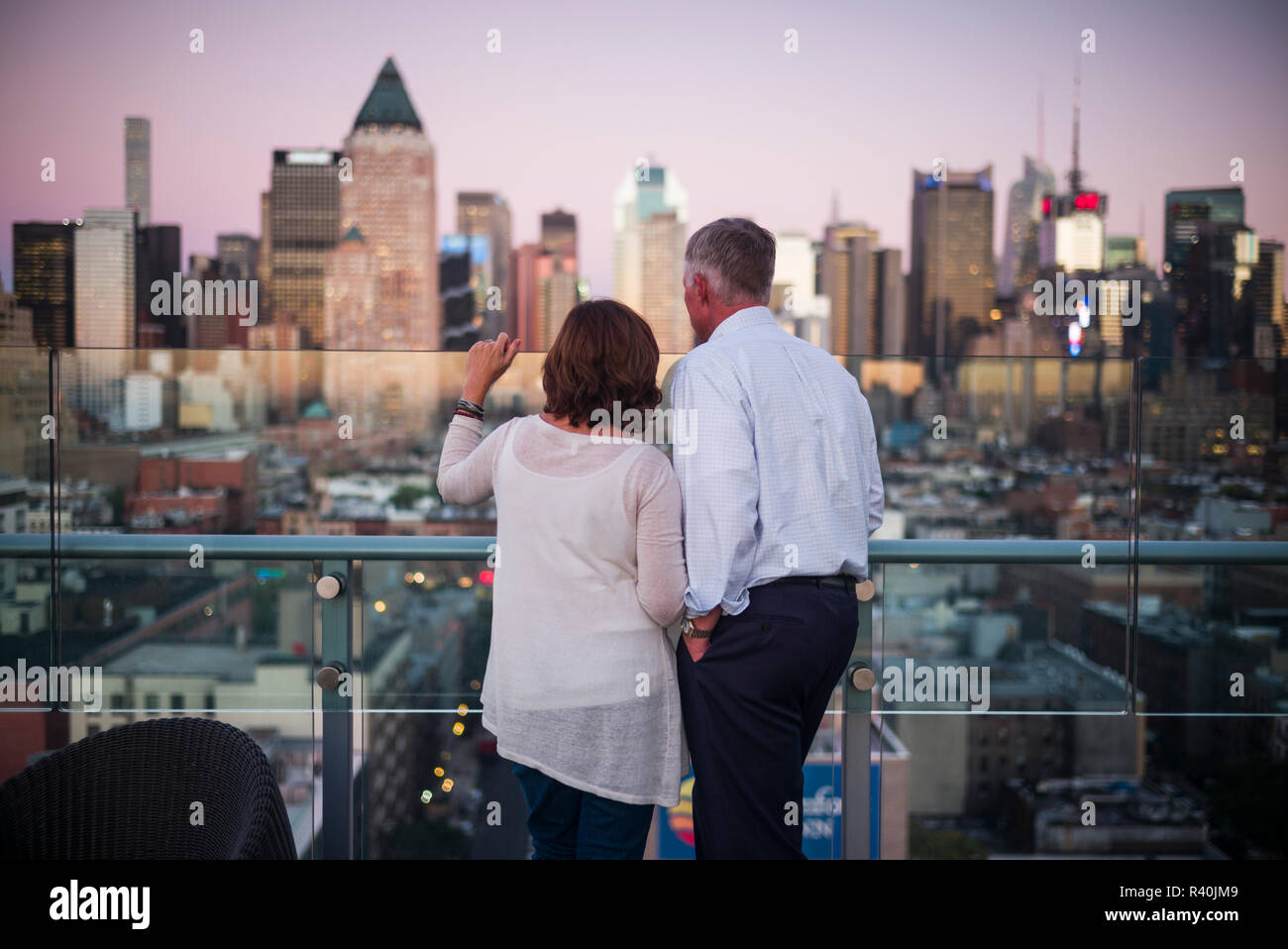 Ny rooftop bar hi-res stock photography and images - Alamy