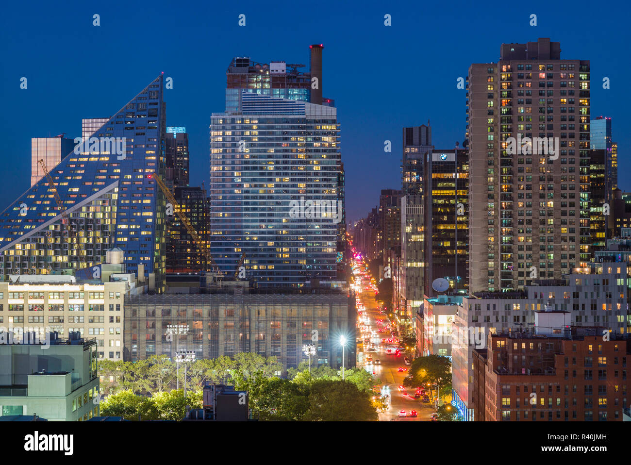 Midtown skyline dusk west hi-res stock photography and images - Alamy