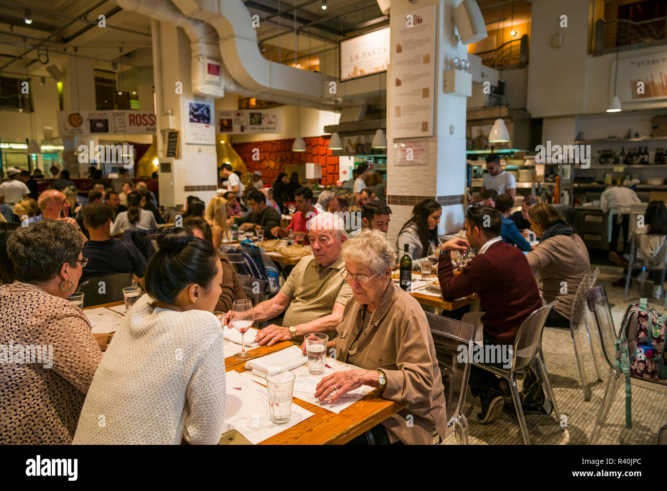 USA, New York City, Midtown Manhattan, Eataly Restaurant Stock Photo