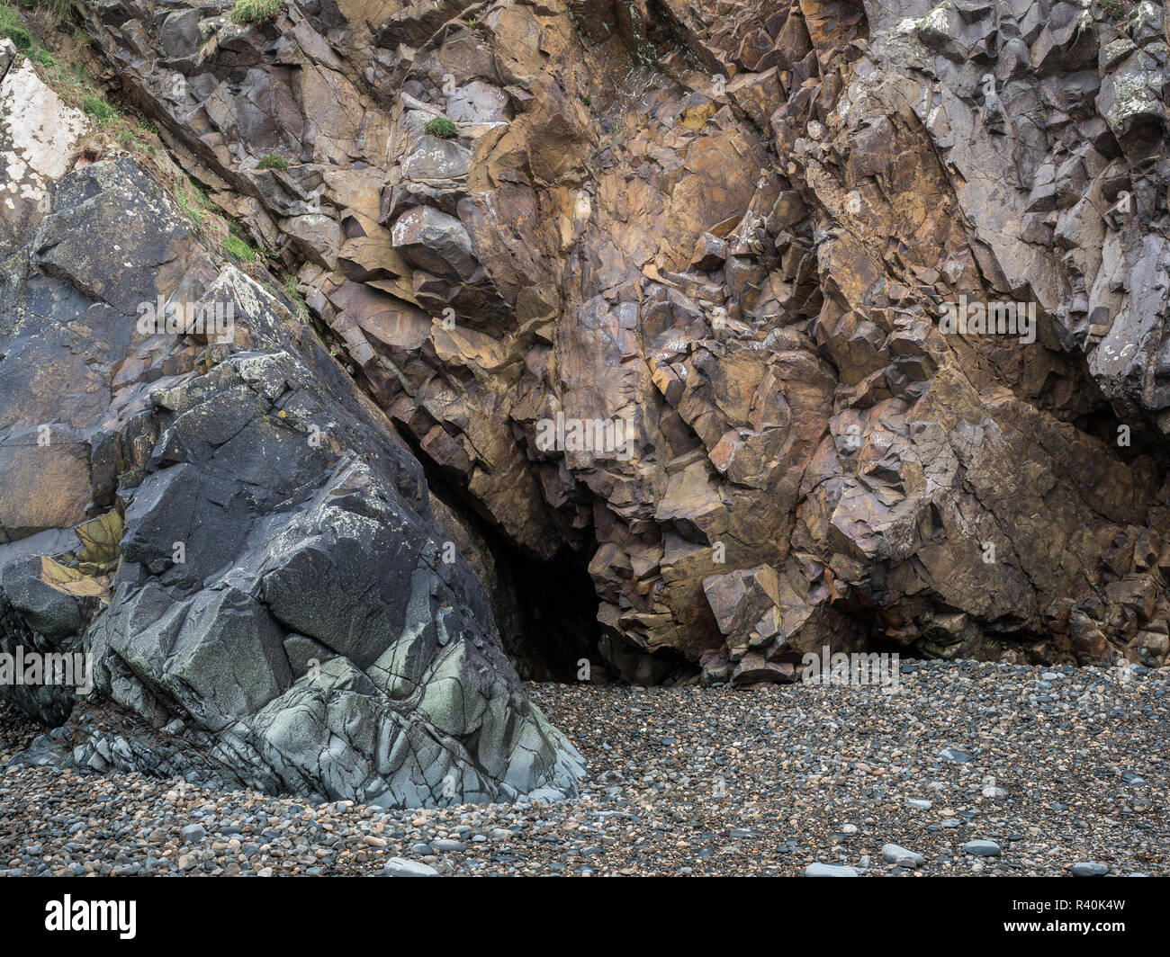 Pembrokeshire coast caves hi-res stock photography and images - Alamy