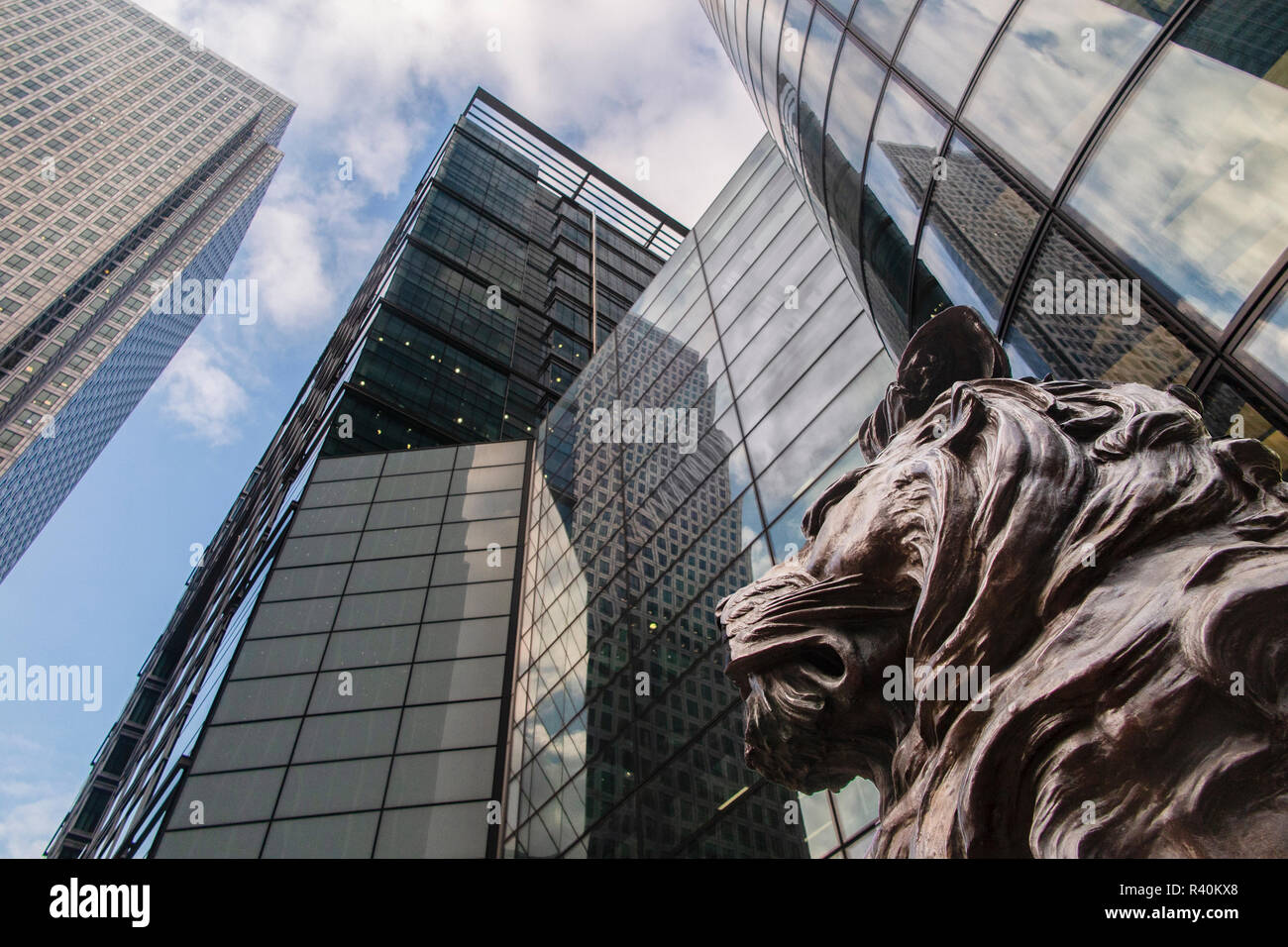 Bronze lion hsbc hi-res stock photography and images - Alamy