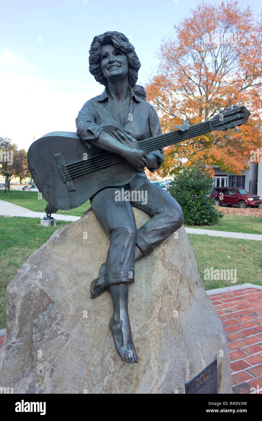 Dolly Parton Statue in Sevierville, Tennessee Stock Photo Alamy