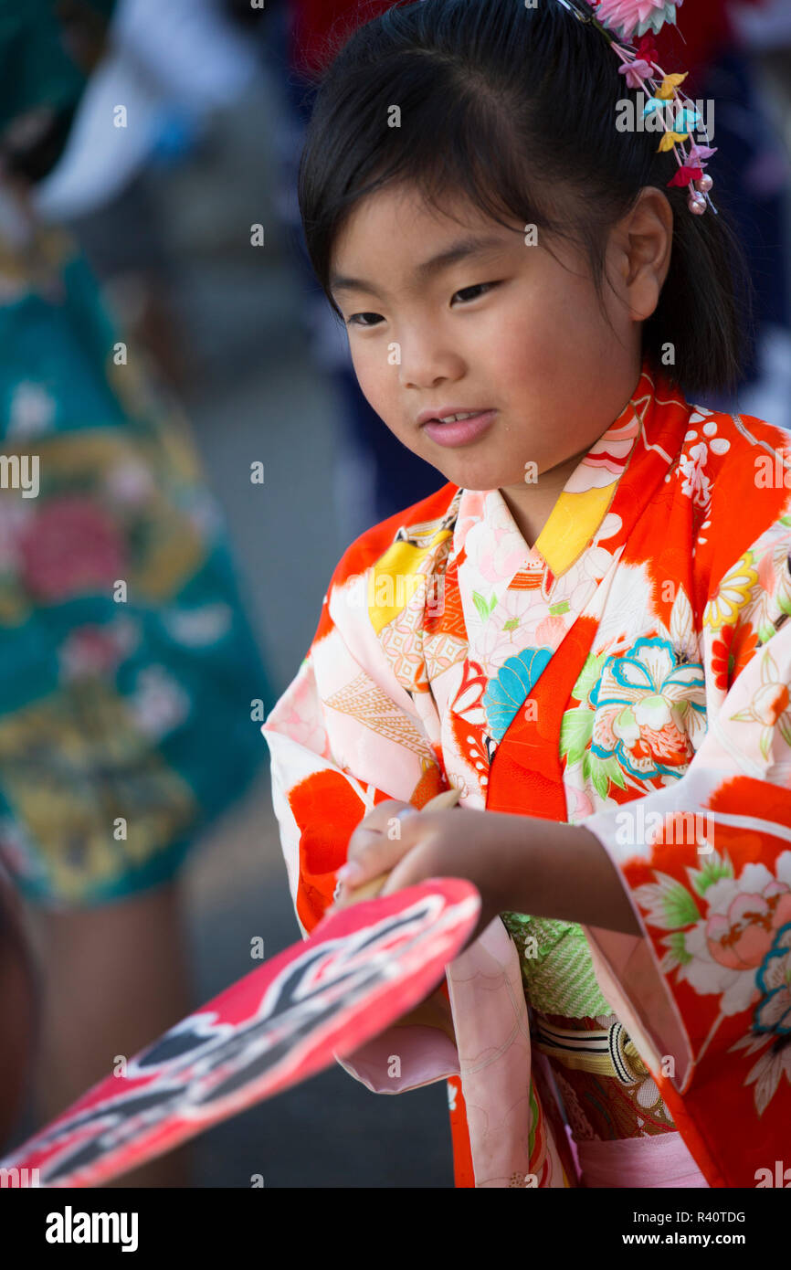 USA, Washington State, Seattle. Young girl in traditional Japanese attire Stock Photo