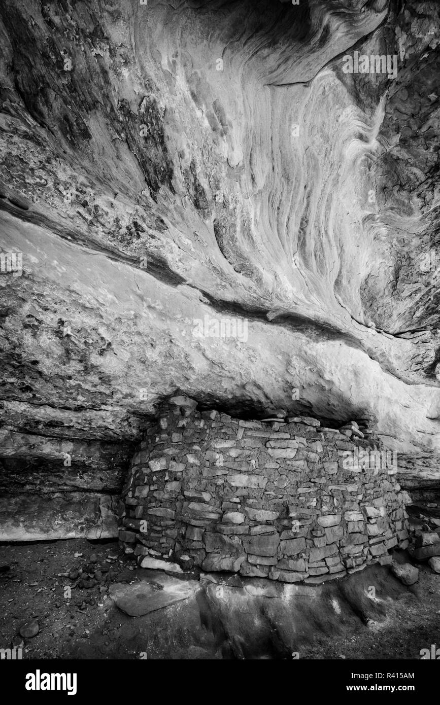 USA, Utah. Defensive Wall Ruin, Colorado Plateau, Bears Ears National Monument Stock Photo