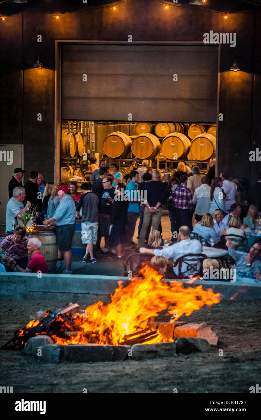 USA, Washington State, Walla Walla. Bonfire at Tranche winery at Spring Barrel 2015 Stock Photo