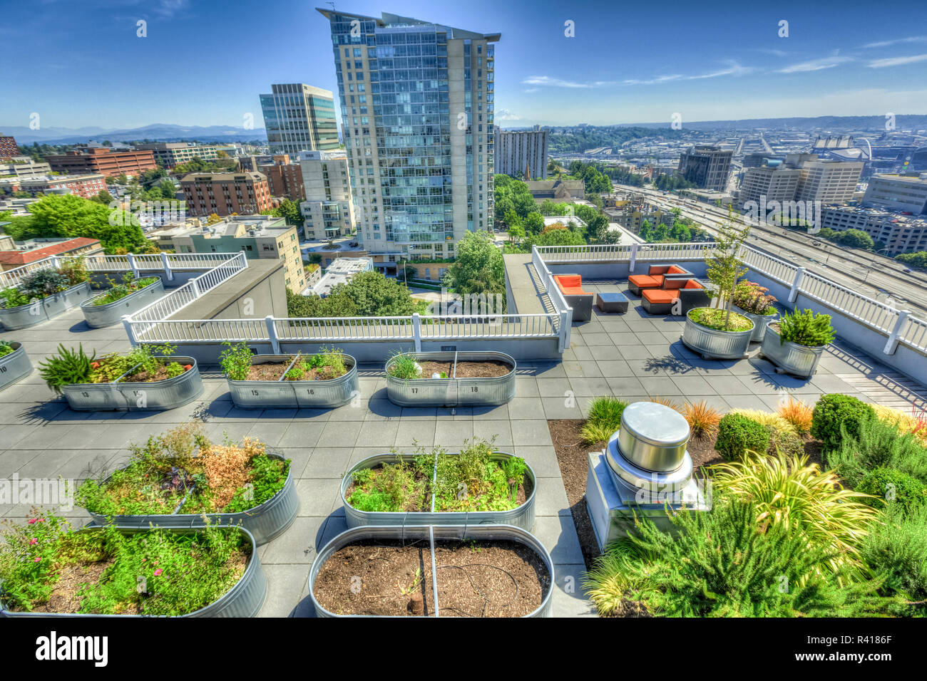 Rooftop gardens hires stock photography and images Alamy