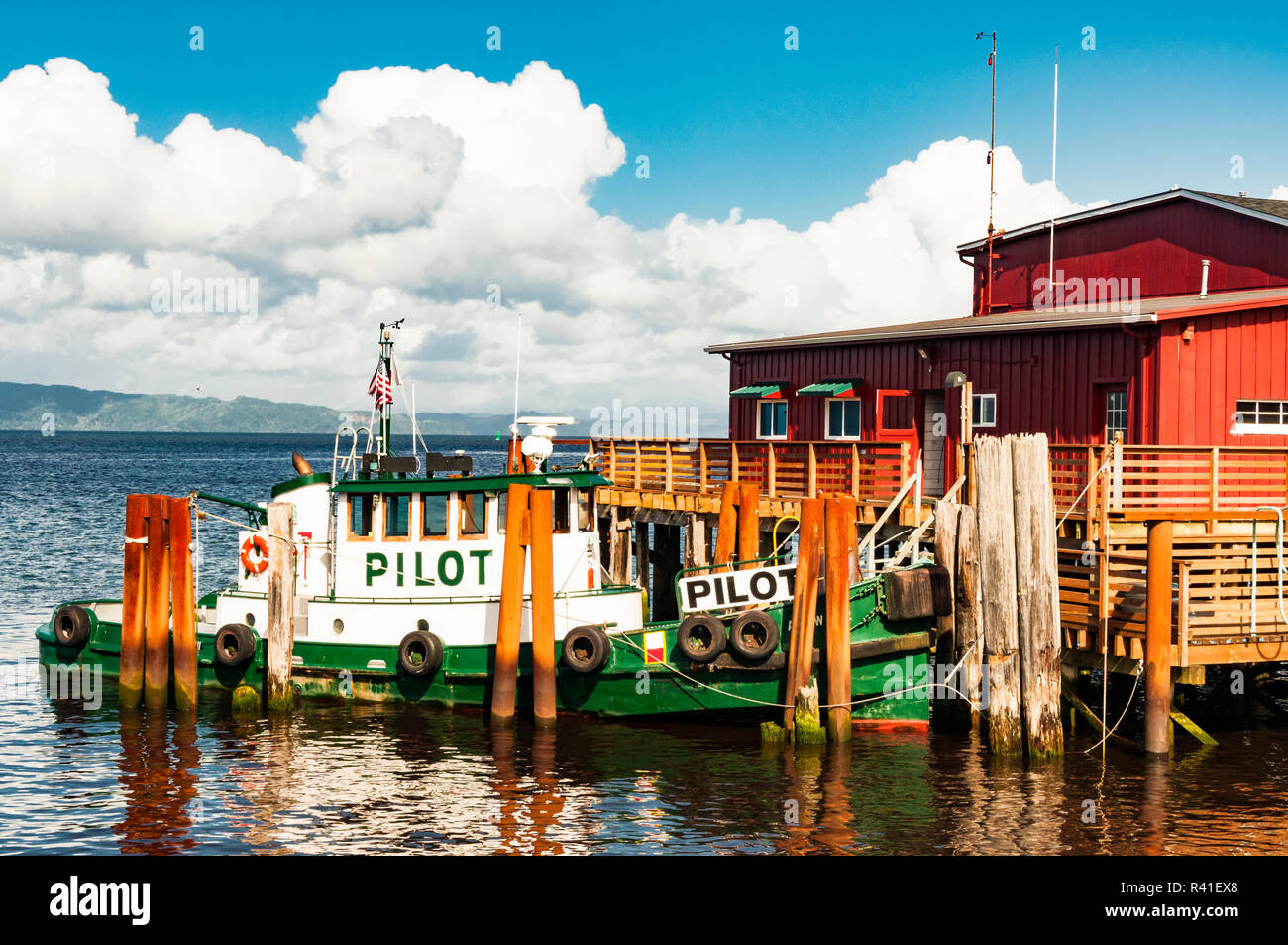 Columbia river pilot boat hires stock photography and images Alamy