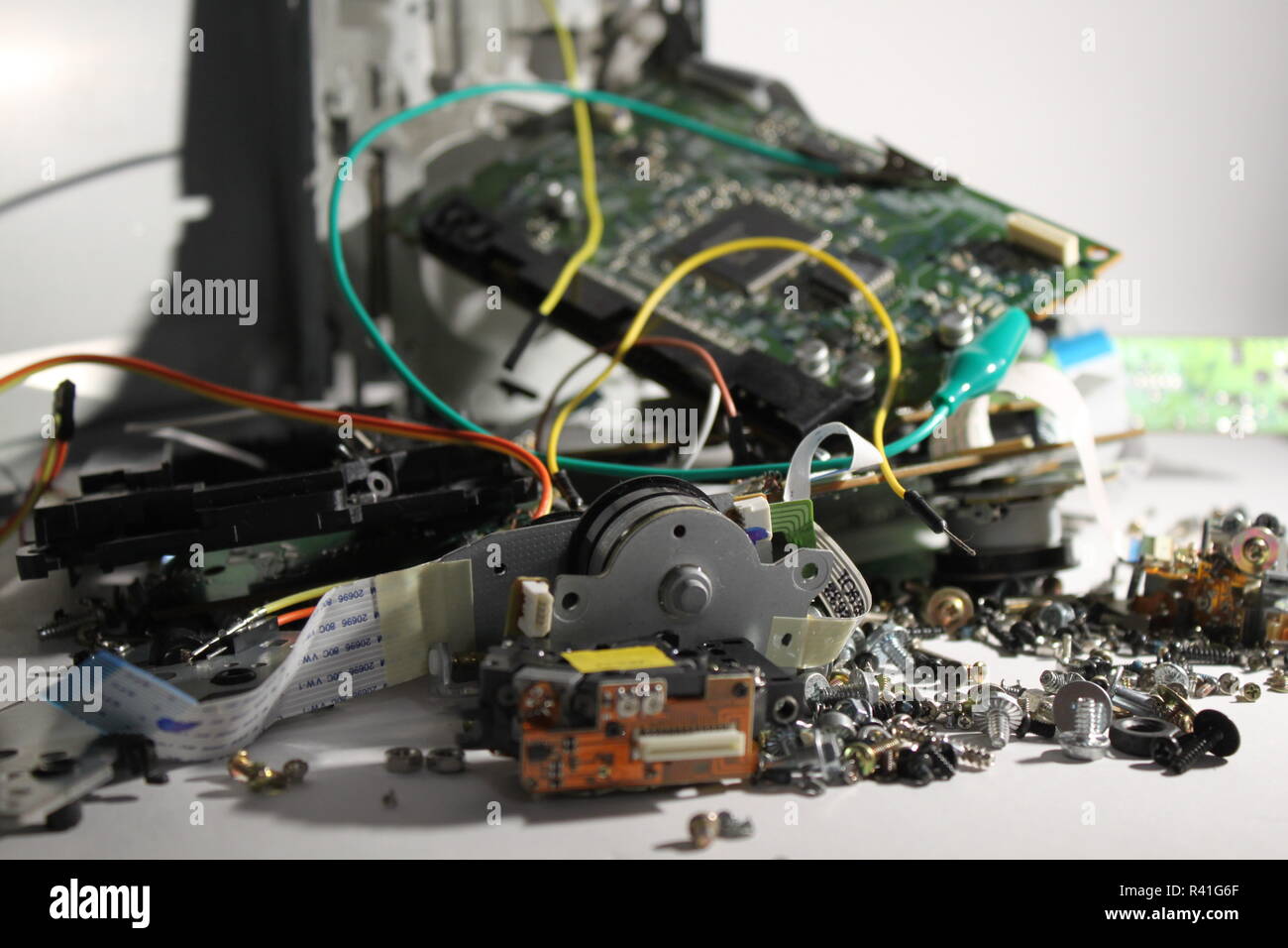 Broken computer cable hires stock photography and images Alamy