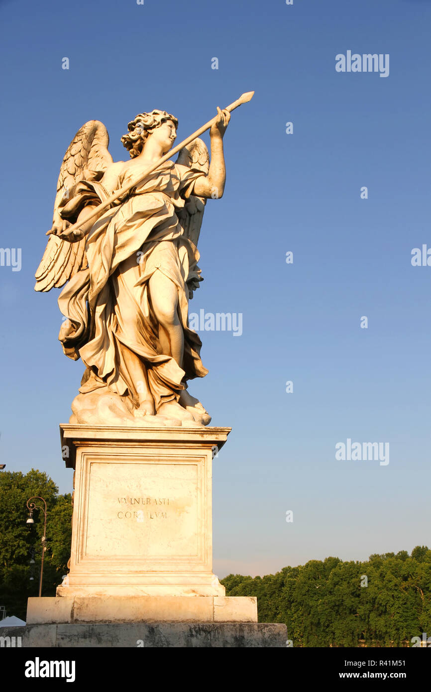 Statue Rome Side View Statue in Rome Stock Photo - Alamy