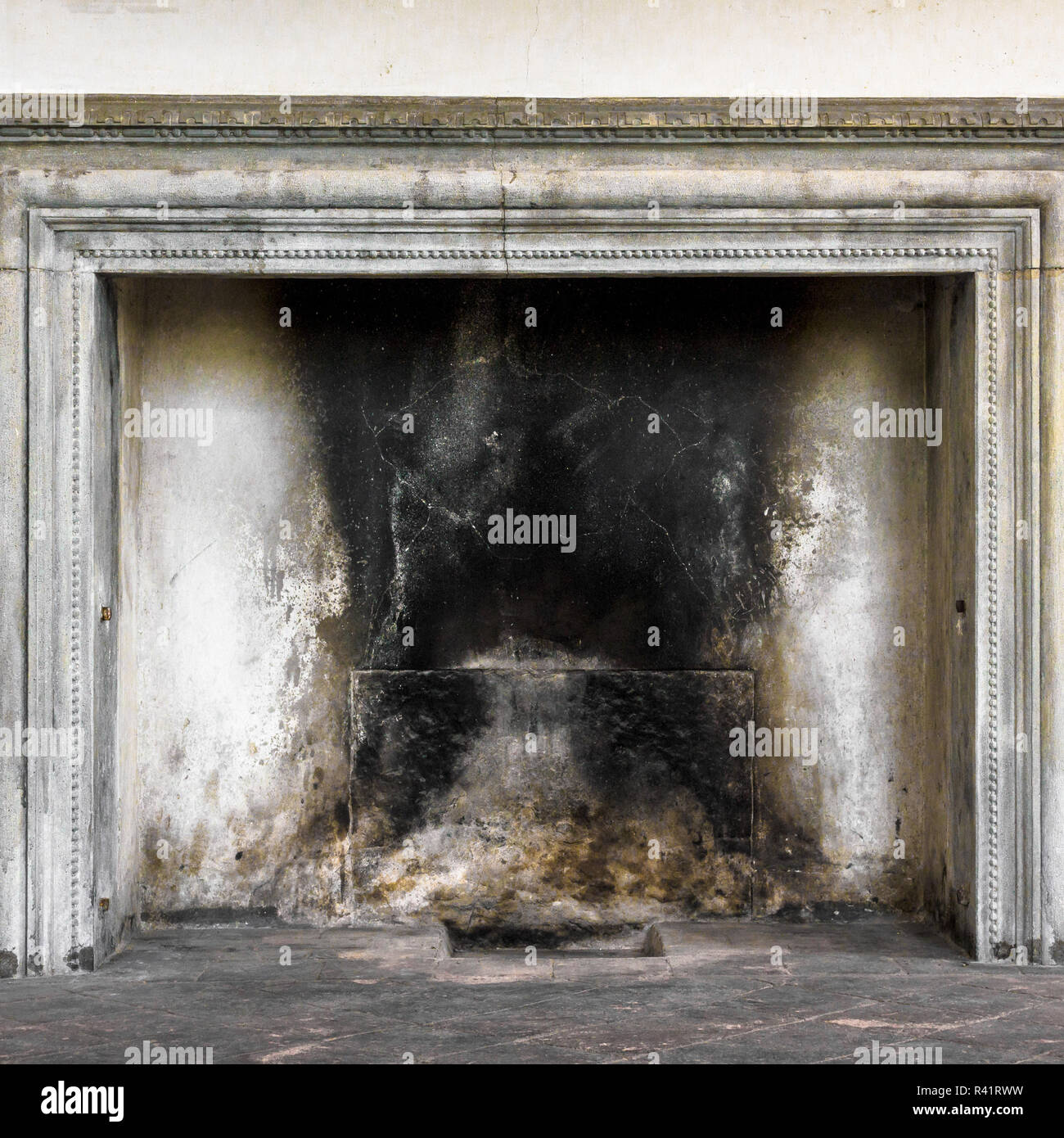 Antique fireplace hi-res stock photography and images - Alamy