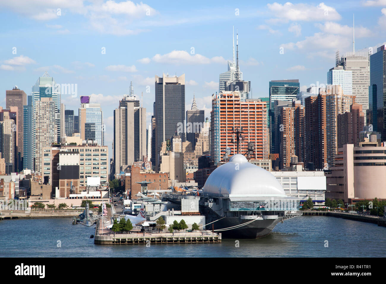 Hells kitchen district hi-res stock photography and images - Alamy