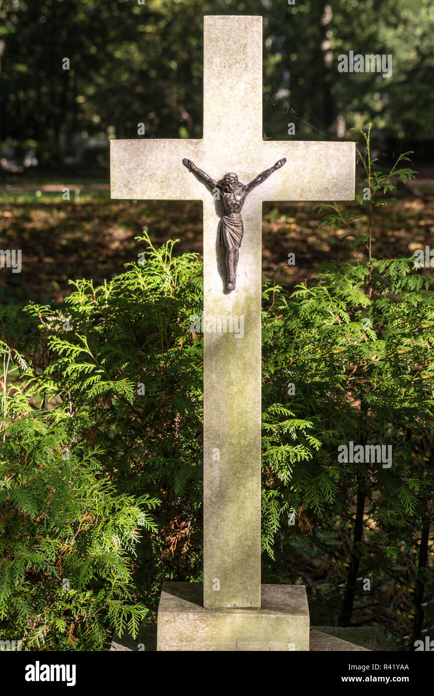 Jesus Christ statue in a cemetery Stock Photo - Alamy