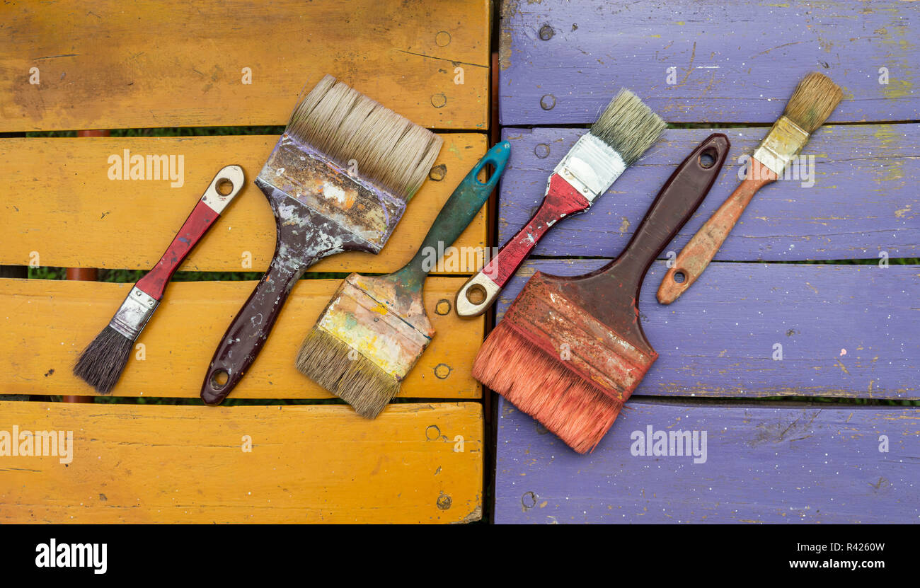 Closeup used brushes colors hi-res stock photography and images - Alamy