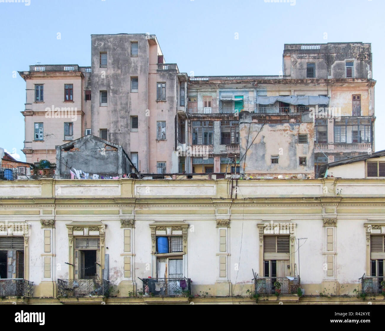 rundown house in cuba Stock Photo - Alamy